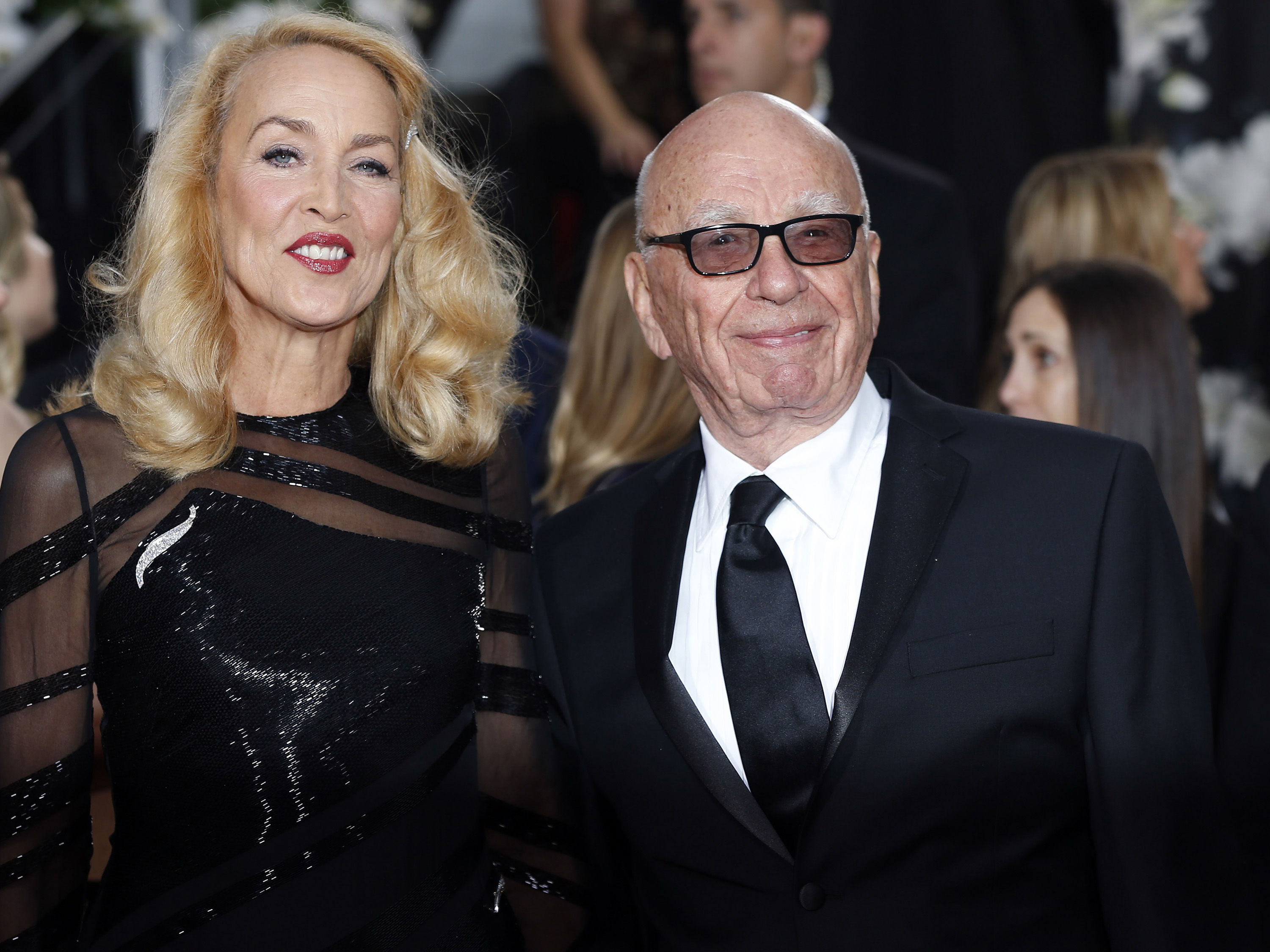 Ex-modelo Jerry Hall e o magnata da mídia Rupert Murdoch chegam à premiação do Globo de Ouro, em Los Angeles