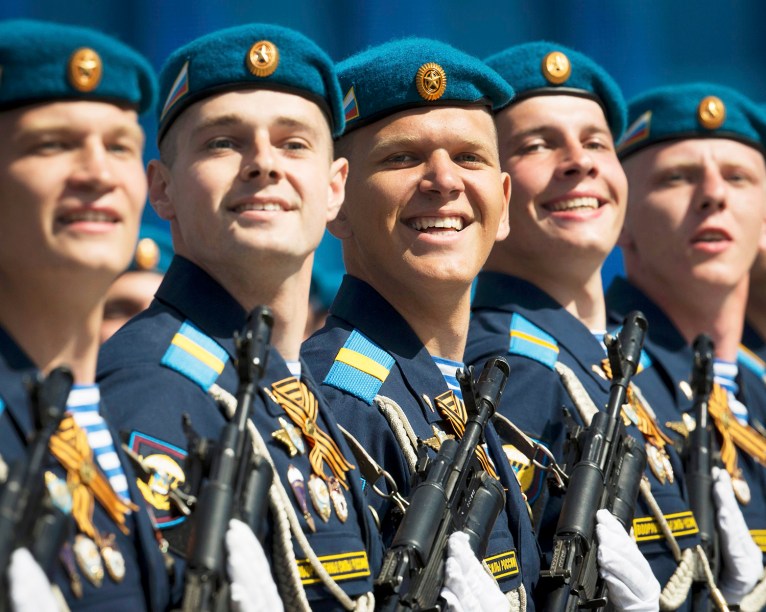 Em comemoração ao aniversário de 70 anos do fim da Segunda Guerra Mundial, militares desfilam em Moscou, Rússia <br><br>