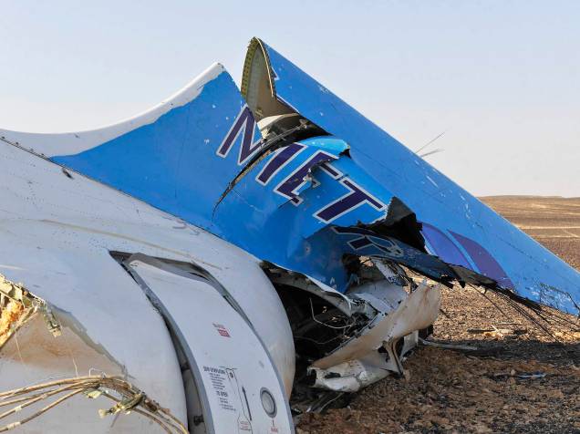 Pedaço da fuselagem do avião russo que caiu neste sábado é encontrado em Hassana, na parte egípcia da Península do Sinai