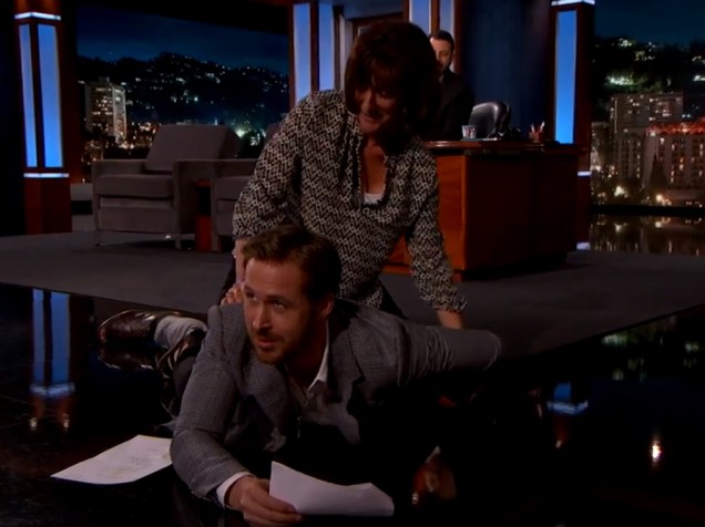 Ryan Gosling participa de brincadeira com fã durante o programa americano ‘Kimmy Kimmel Live’