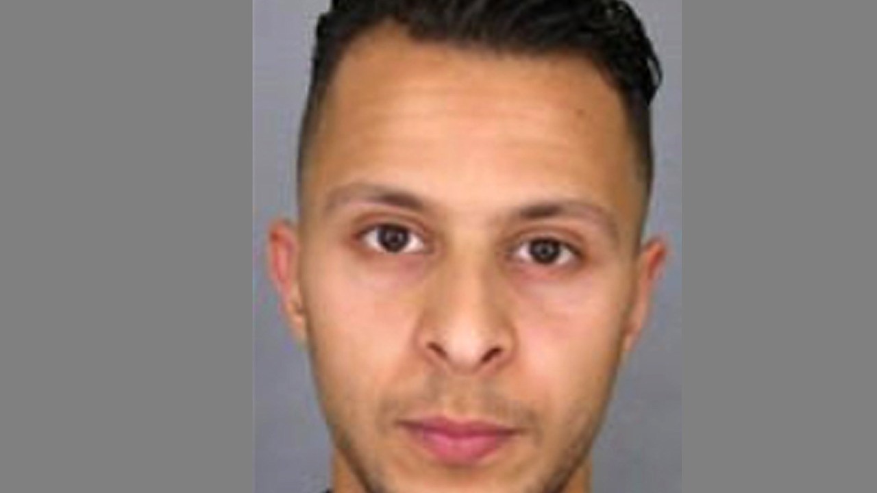 Retrato do terrorista Salah Abdeslam: 'Entregue-se', pede o irmão