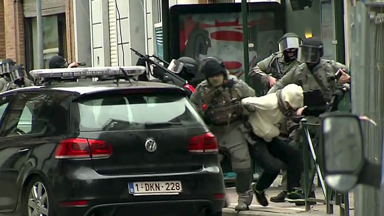 Polícia captura o terrorista Salah Abdeslam em Molenbeek, nos arredores de Bruxelas, na Bélgica - 18/03/2016
