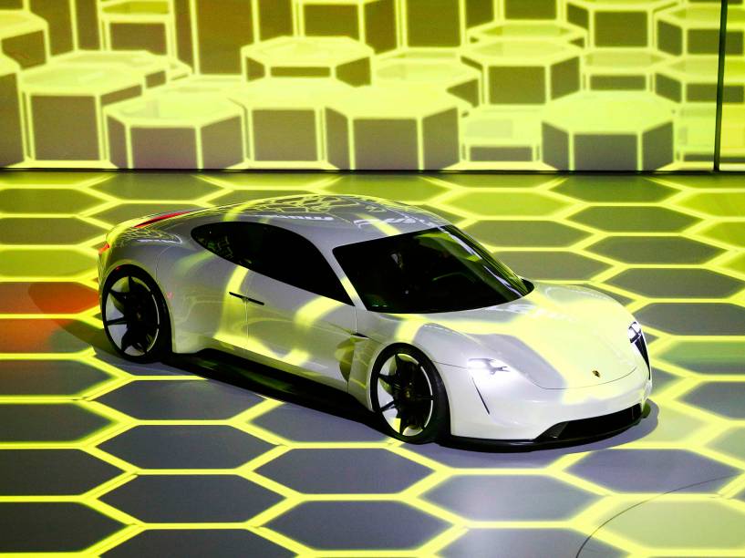 Porsche Mission E concept no Salão Internacional do Automóvel de Frankfurt 2015