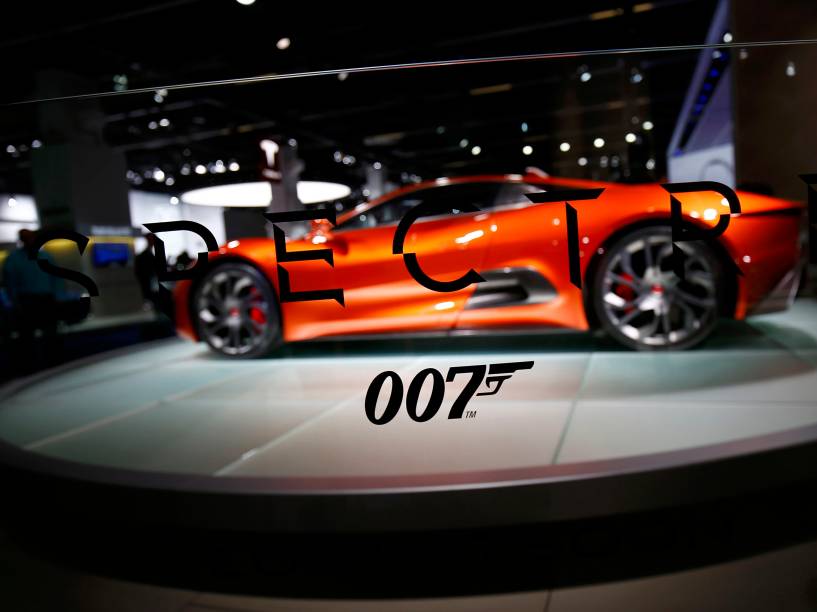 Jaguar C-X75 usado nas filmagens do filme de James Bond, "007 contra Spectre" é apresentado no Salão do Automóvel de Frankfurt