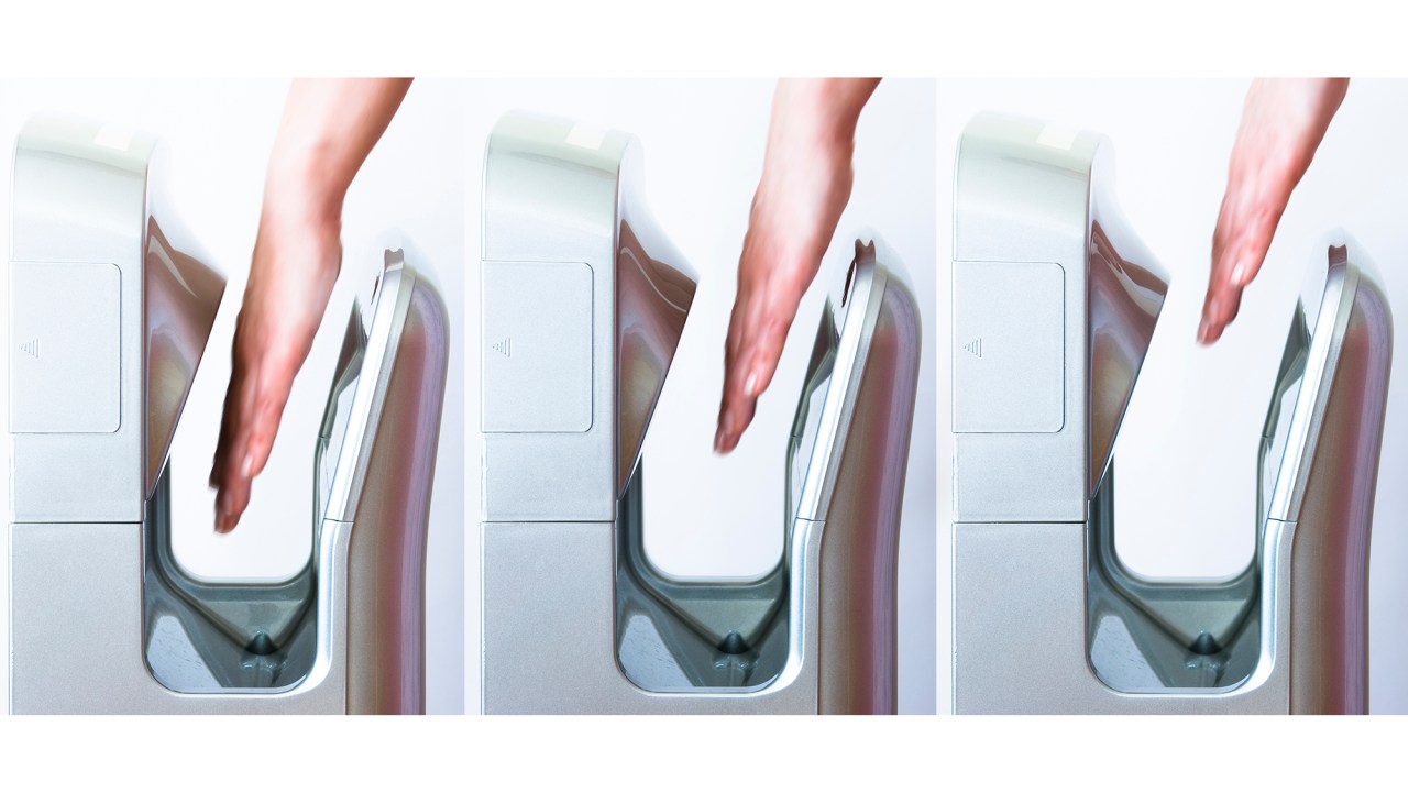 Um estudo realizado por pesquisadores ingleses mostrou que máquinas que secam as mãos à base de jatos de ar espalham, em média, 60 vezes mais germes do que as máquinas comuns de ar quente e 1300 vezes mais do que as toalhas de papel.