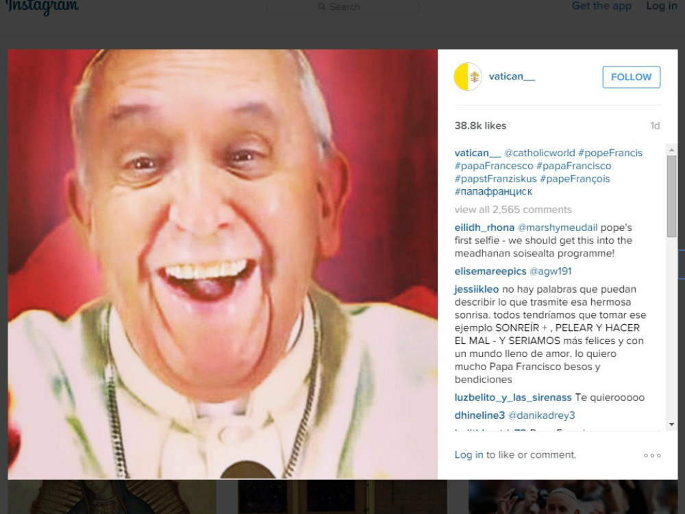 O primeiro selfie do papa Francisco: com filtro