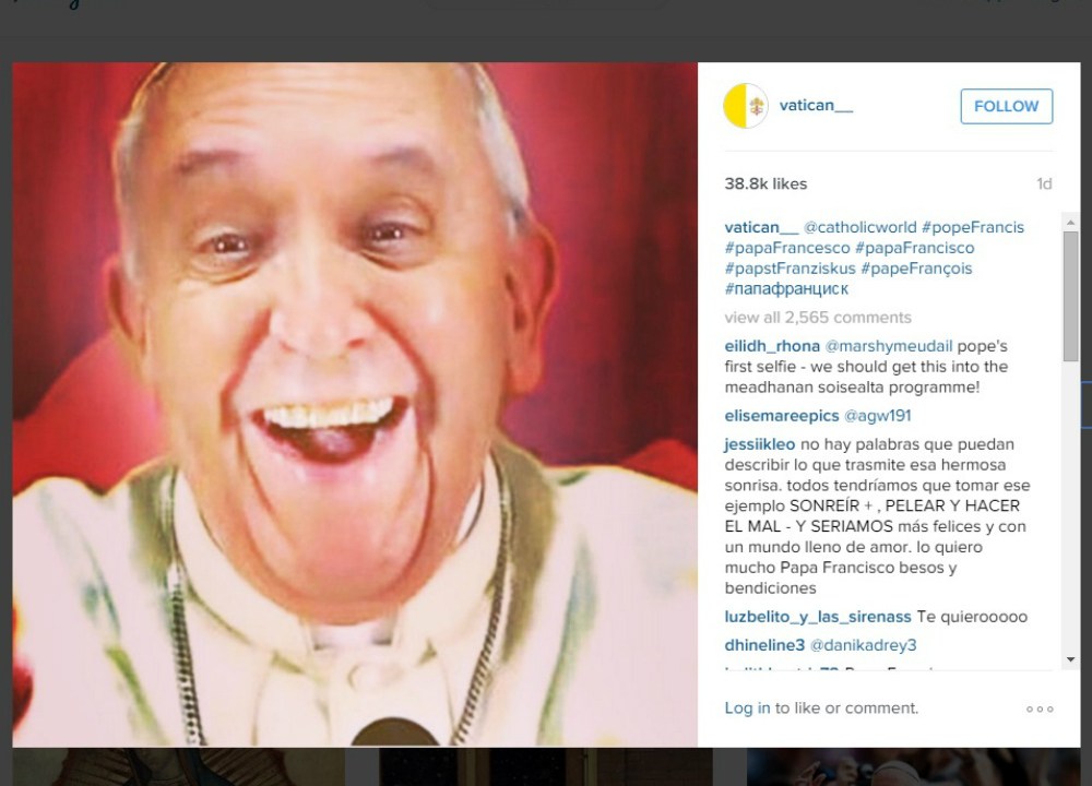 O primeiro selfie do papa Francisco: com filtro