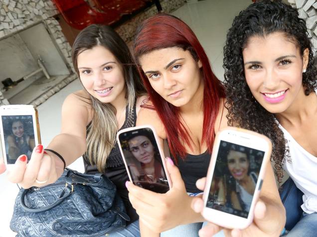 Thais Montenegro, 16, Thainara Dantas, 17 e Thifanny Rocha, 17 selfies somente antes da prova