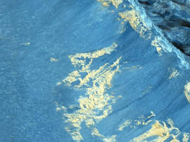 <p>Capturada em 11 de janeiro de 2015 pela Missão Mars Reconnaissance Orbiter (MRO), esta imagem mostra o que os cientistas chamam de RSL – linhas recorrentes de encostas relacionadas à presença de água– na cratera de Aram Chaos.</p>