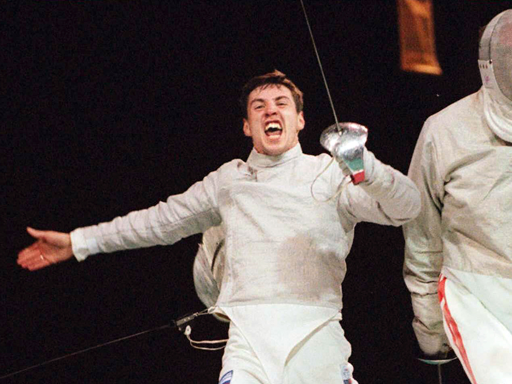 Sergei Sharikov comemora vitória na Olimpiada de 1996, nos EUA