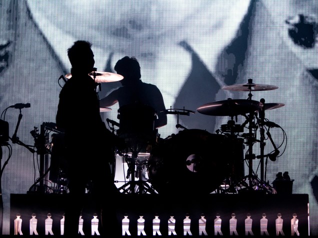 Banda britânica Muse apresenta canções do disco <em>Drones </em>(2015) e grandes sucessos como <em>Madness, Starlight </em>e<em> Uprising</em>