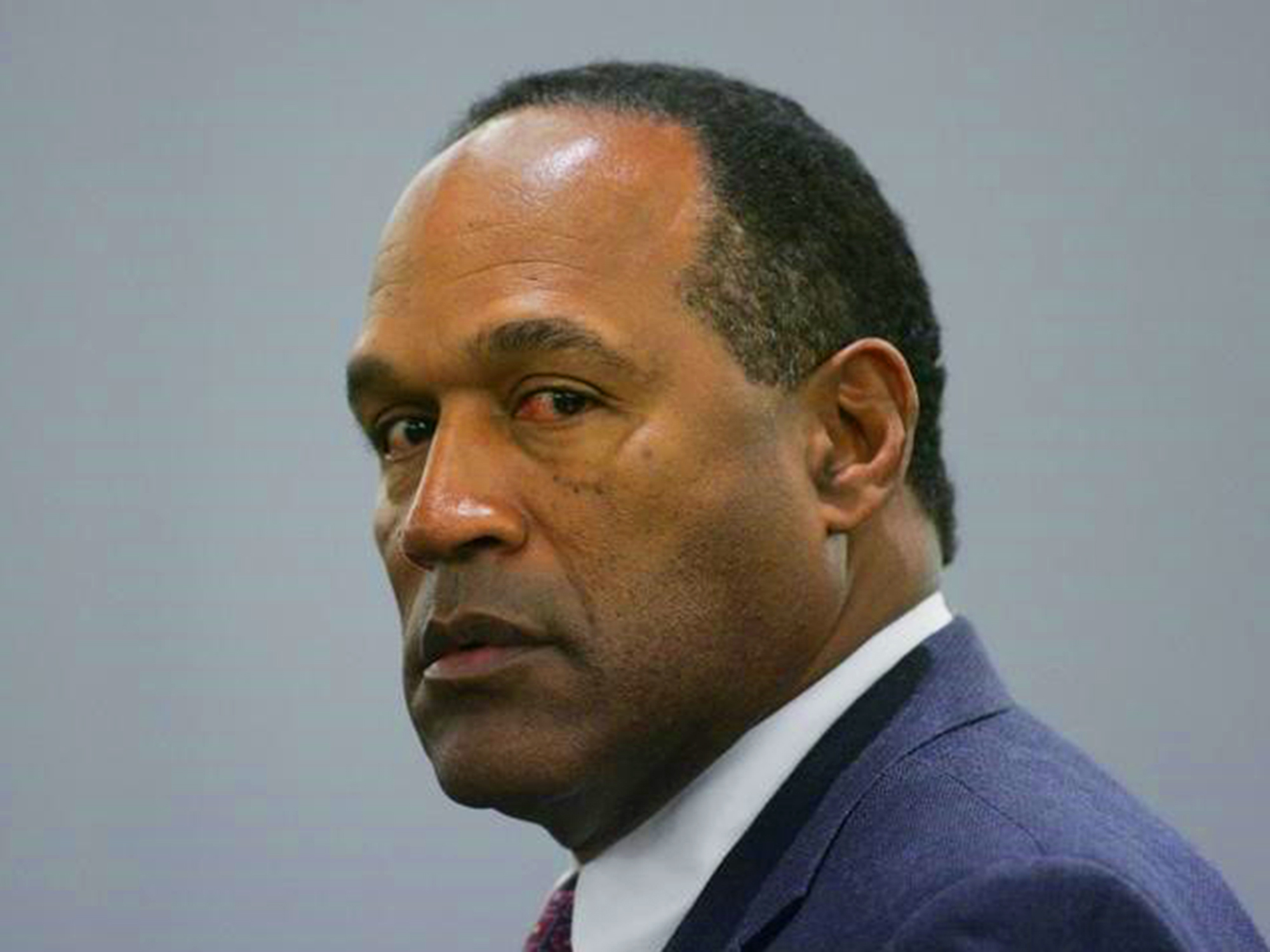 O.J. Simpson foi o protagonista de um dos julgamentos mais midiáticos nos Estados Unidos na década de 1990, quando foi acusado dos assassinatos de sua ex-mulher, Nicole Brown, e de Ronald Goldman