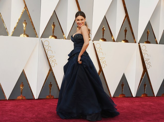 Sofia Vergara vestiu Marchesa para ir ao Oscar 2016 no Teatro Dolby, em Los Angeles