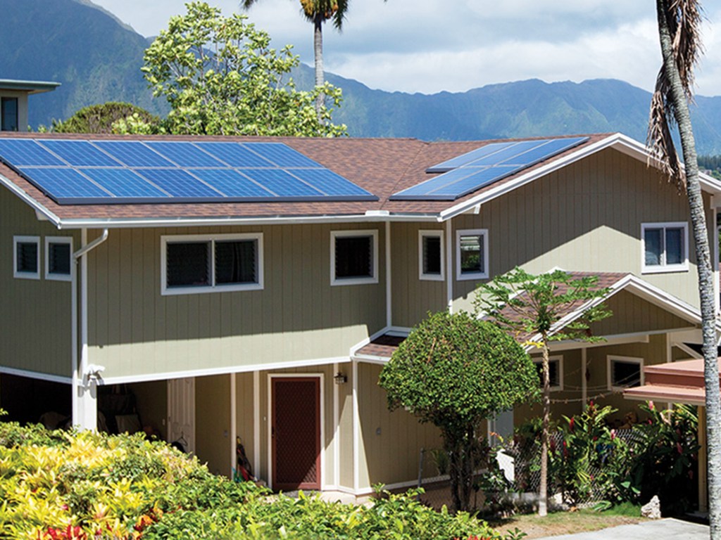 Casa com painéis solares instalados pela empresa americana SolarCity, dirigida por Elon Musk, empreendedor que aposta pesado na energia renovável