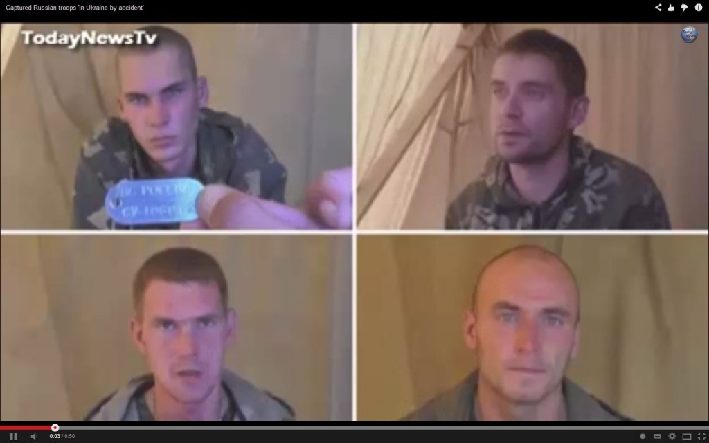 Imagem divulgada pelo Exército ucraniano mostra quatro dos soldados russos capturados