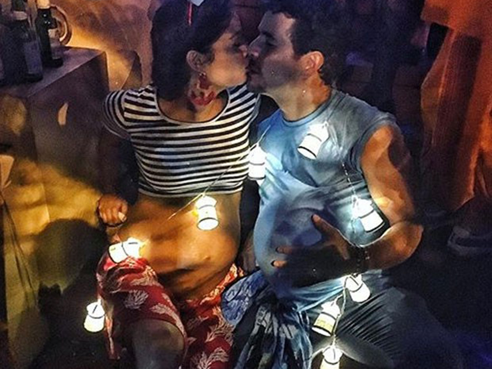 O casal exibiu barriga em festa no Botafogo