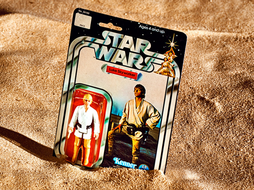 Boneco raro de Luke Skywalker que foi removido das prateleiras pouco após seu lançamento está entre os artigos leiloados pelo Sotheby's