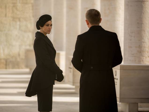 Monica Bellucci e Daniel Craig em cena de 007 contra Spectre