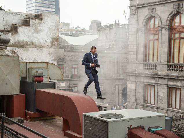 Daniel Craig em cena de 007 contra Spectre