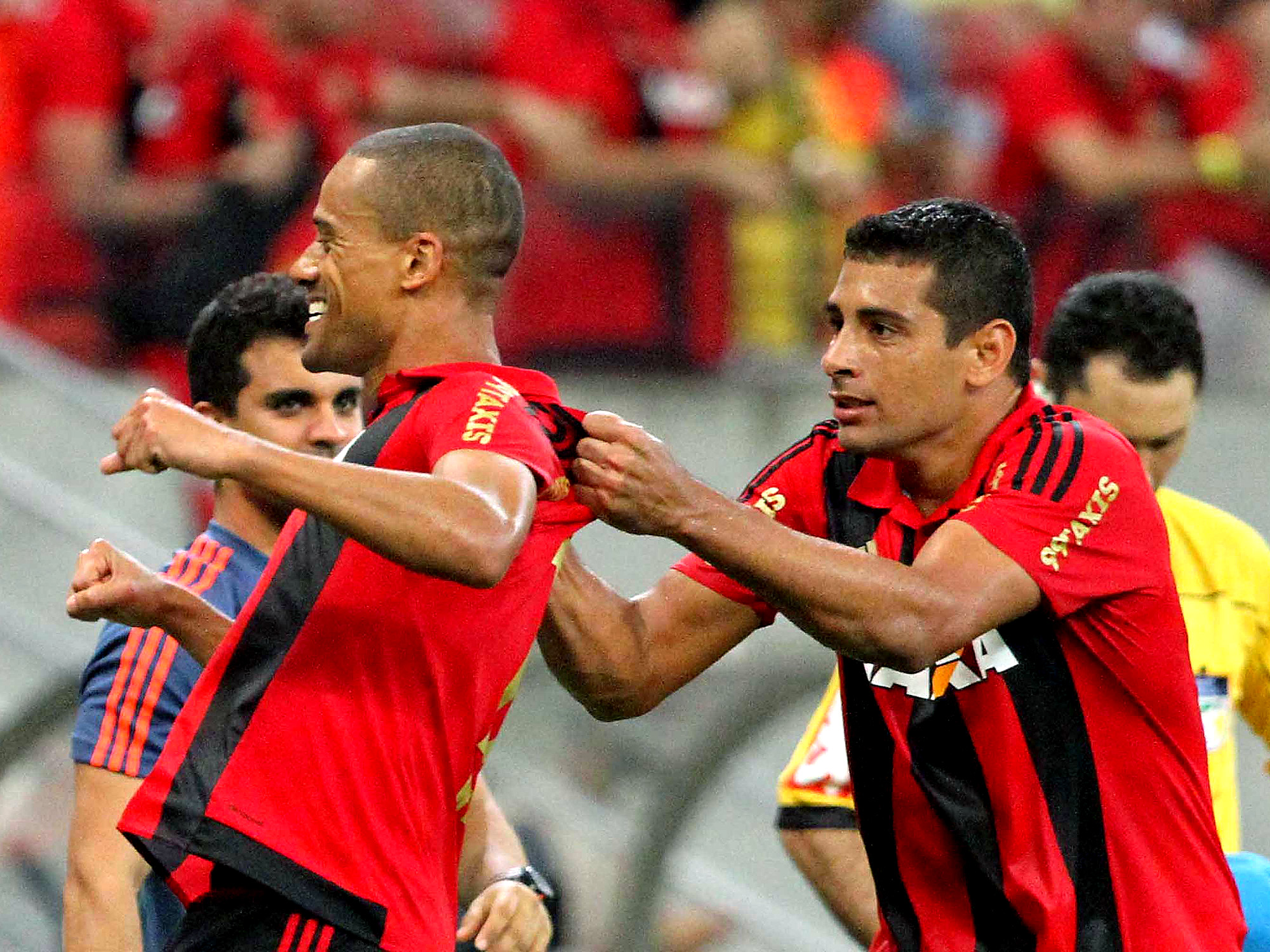 O jogador Wendel do Sport comemora gol durante a partida contra o Vasco