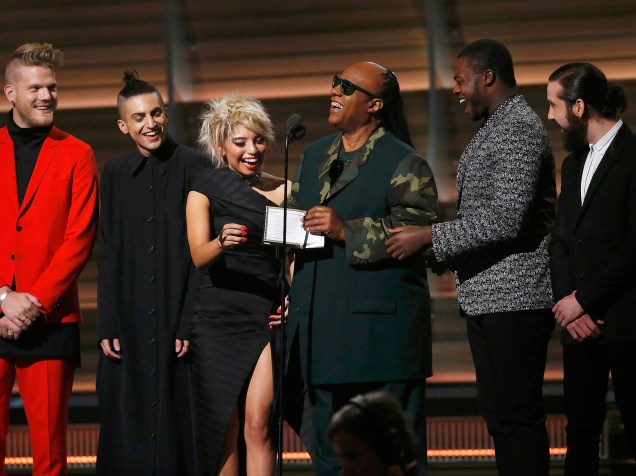 Stevie Wonder durante a 58ª edição do Grammy, premiação que elege os melhores da música internacional, que acontece nesta segunda-feira (15)