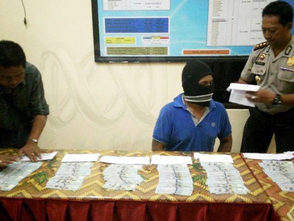 Foto liberada pela polícia da Indonésia mostra dinheiro pago para traficantes