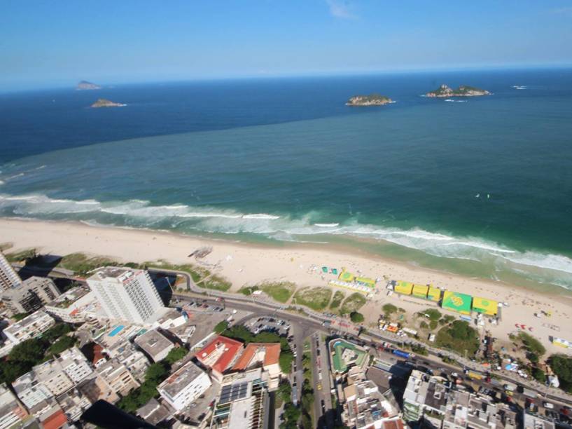 Poluição nas águas da Barra da Tijuca durante a etapa do Rio de Janeiro