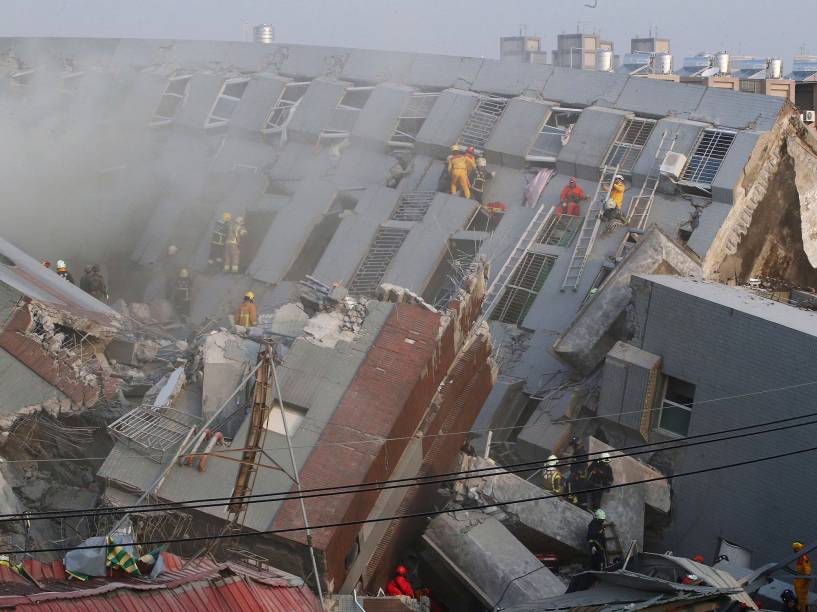Um terremoto de magnitude 6,4 atingiu o sul de Taiwan na manhã de sábado (horário local), perto da cidade de Tainan