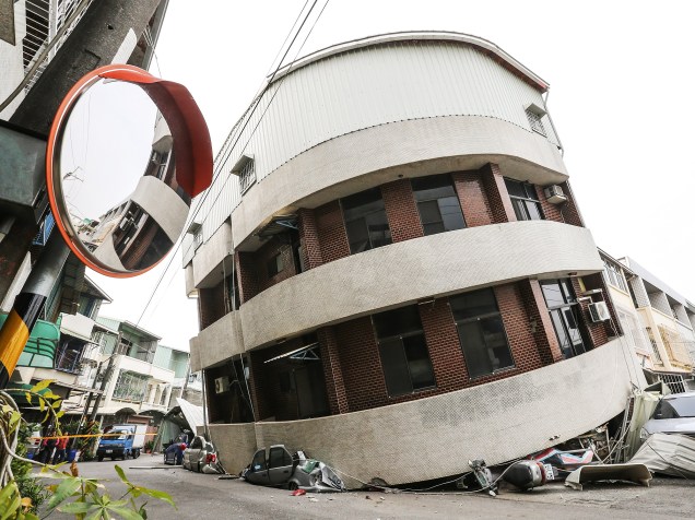 Um terremoto de magnitude 6,4 atingiu o sul de Taiwan na manhã de sábado (horário local), perto da cidade de Tainan