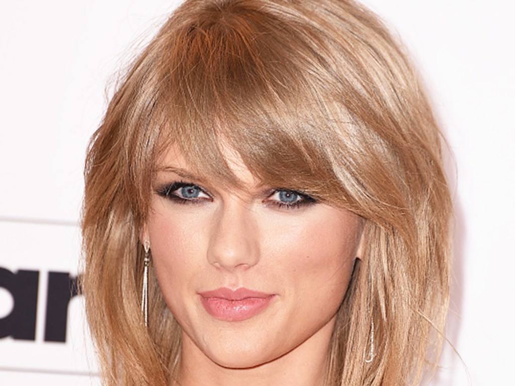 Para os geneticistas, olhos azuis como os da cantora Taylor Swift indicam tendência ao alcoolismo