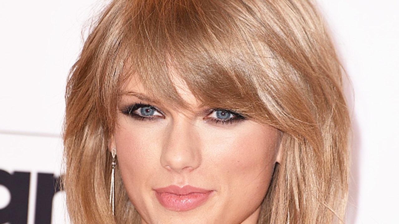 Para os geneticistas, olhos azuis como os da cantora Taylor Swift indicam tendência ao alcoolismo