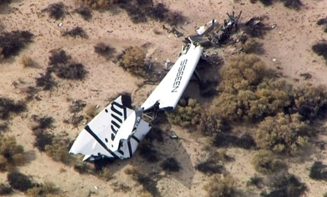Destroços da aeronave Virgin Galactic, que se acidentou em voo teste nos EUA