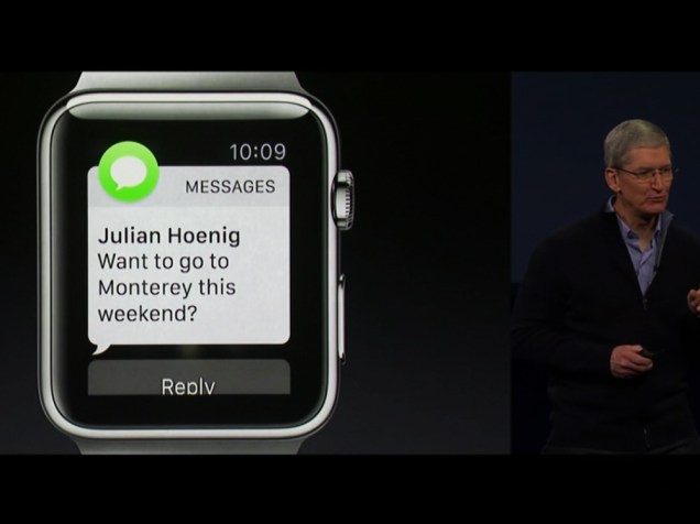 O CEO Tim Cook apresenta Apple iWatch, que permite enviar e receber mensagens e fazer chamadas, entre outras funções