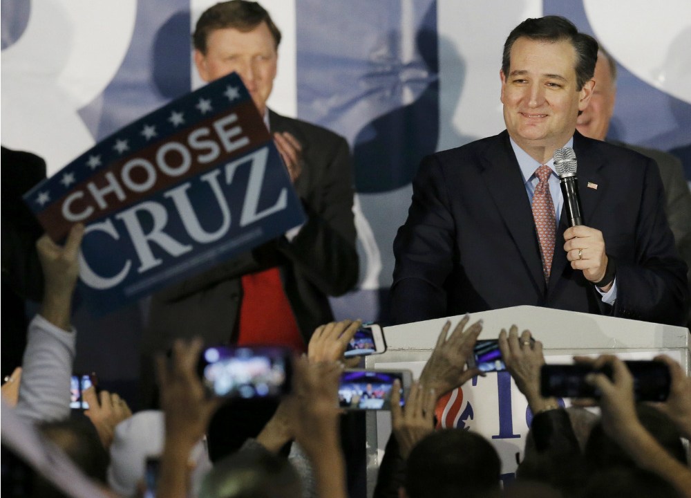 O senador e pré-candidato republicano Ted Cruz dircursa após sua vitória em Iowa