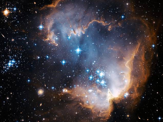 <p>NGC 602 é uma coleção de estrelas azuis recém-formadas</p>