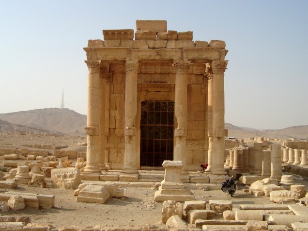 <p>Imagem de como era o Templo de Baal, em Palmira, na Síria</p>