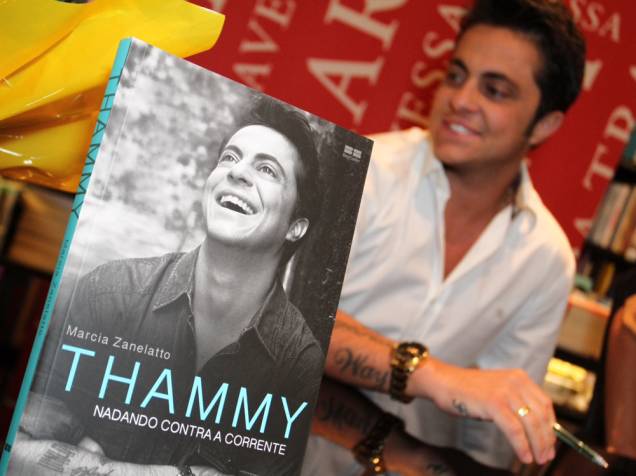 Thammy Miranda no lançamento de sua biografia na Livraria da Travessa, no Rio