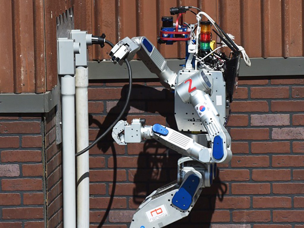 DRC-Hubo, o robô que ajudou a Team Kaist a vencer o Desafio de Robótica da DARPA, nos EUA