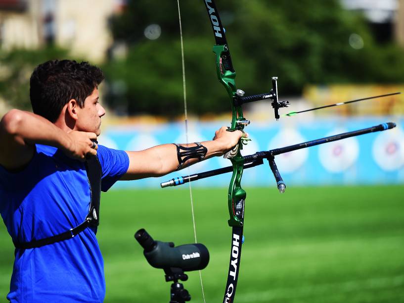 Marcus Vinícius DAlmeida, 17 anos, durante a disputas do tiro com arco