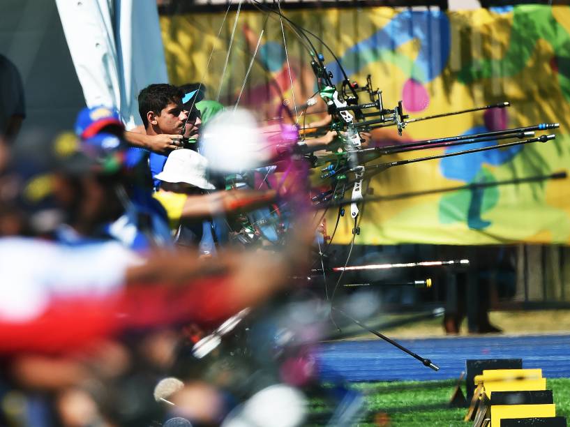 Marcus Vinícius DAlmeida, 17 anos, durante a disputas do tiro com arco