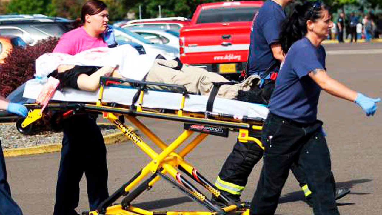 Atirador mata nove pessoas na Universidade Comunitária Umpqa, em Roseburg, Oregon, nos Estados Unidos