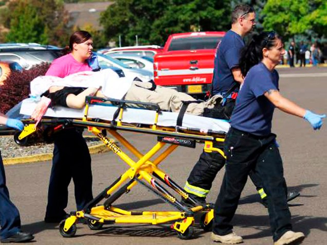 Atirador mata 10 pessoas na Universidade Comunitária Umpqa, em Roseburg, Oregon, nos Estados Unidos