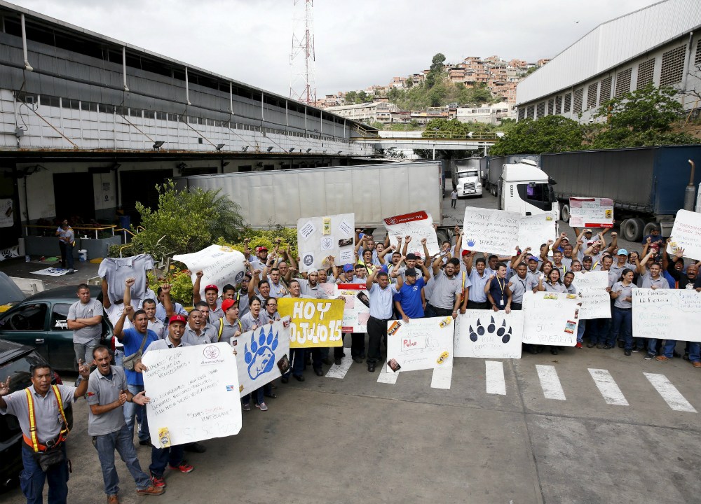 Trabalhadores da empresa venezuelana Polar protestam contra a expropriação cometida por Nicolás Maduro