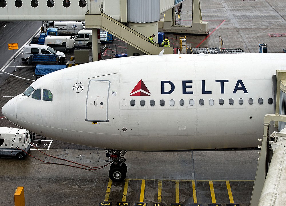 Voo da Delta Airlines seguia para Atlanta, nos EUA, quando precisou fazer um pouso de emergência devido à ameaça de bomba a bordo