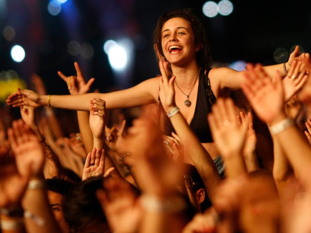 Platéia assiste à homenagem a Cássia Eller no primeiro dia do Rock in Rio 2015