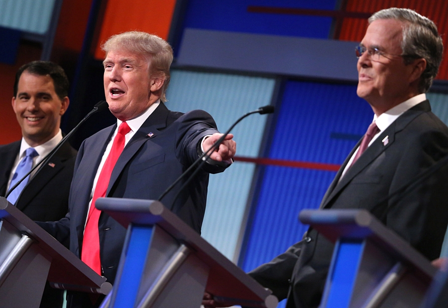 Debate republicano: observado por Scott Walker, Donald Trump aponta para Jeb Bush