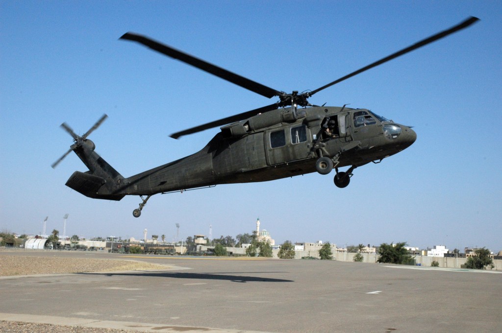 Um helicóptero UH-60 Black Hawk similar ao que caiu na Flórida
