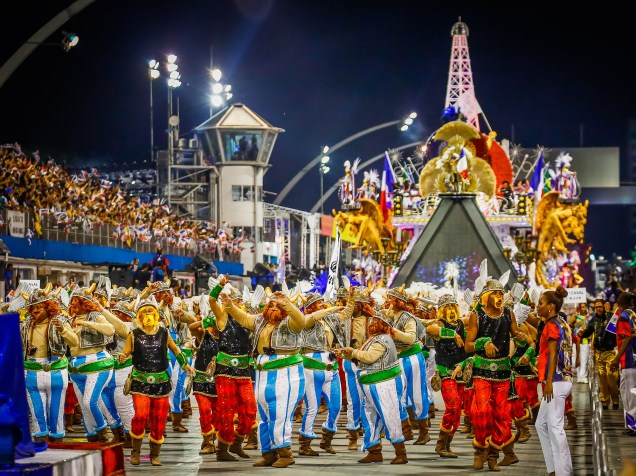 Desfile da escola de samba Vai-Vai com o samba-enredo “Je Suis Vai-Vai, bem-vindos à França”, no Sambódromo do Anhembi