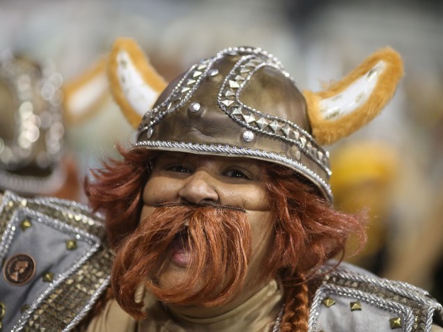 Desfile da escola de samba Vai-Vai, no Sambódromo do Anhembi em São Paulo (SP), neste domingo (07)