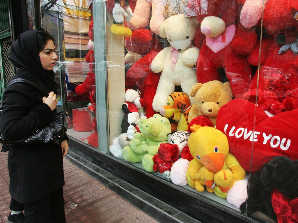 No Irã, comemorar o Dia dos Namorados é crime